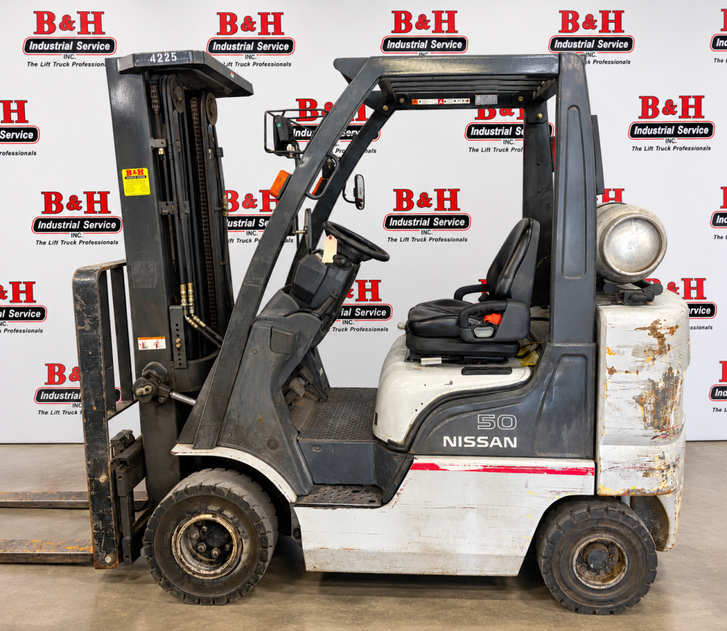 2004 Nissan AF50LP LPG Pneumatic Forklift (5,000 lbs)