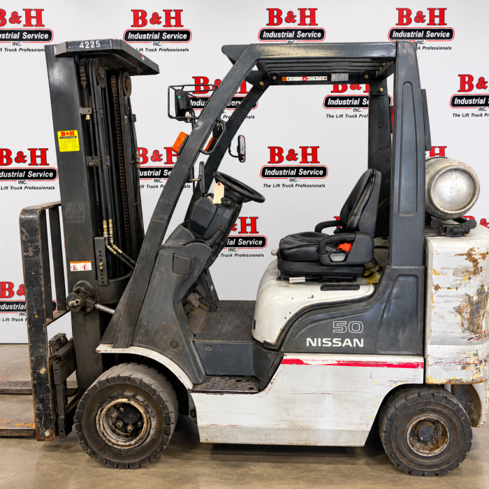 2004 Nissan AF50LP LPG Pneumatic Forklift (5,000 lbs)